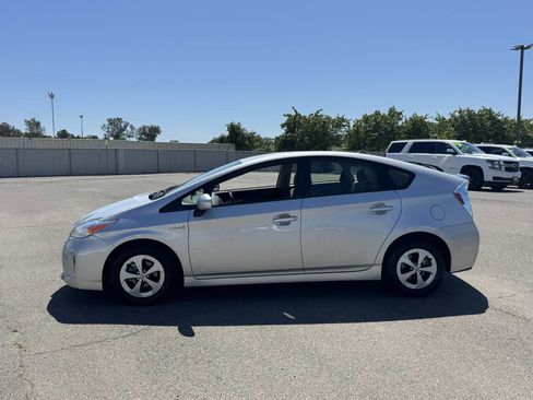 Used 2014 Toyota Prius Two FWD image 6