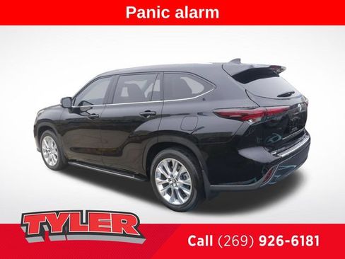 Used 2024 Toyota Highlander Limited AWD/4WD image 5
