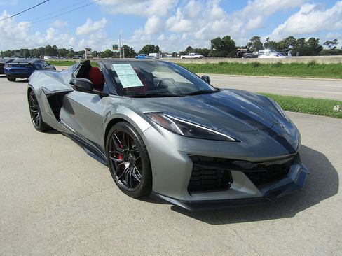Used 2023 Chevrolet Corvette Z06 RWD image 3