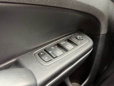 Used 2022 Chrysler 300 Touring L w/ Safetytec Plus Group image 20