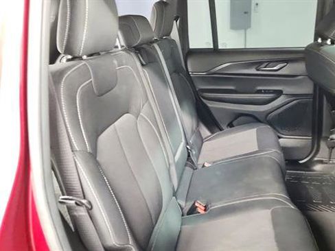 Used 2025 Jeep Grand Cherokee Laredo X w/ Luxury Tech Group I image 27