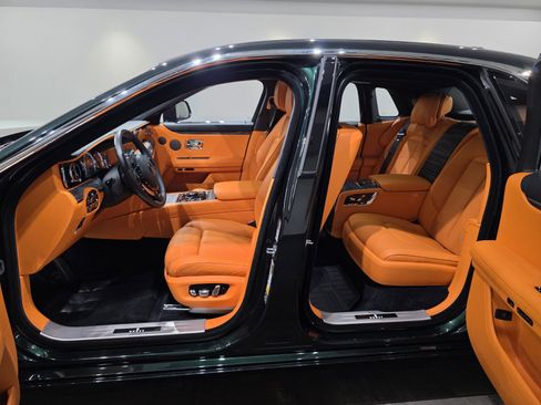 Used 2024 Rolls-Royce Ghost w/ Ghost Package image 11