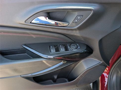 Used 2025 Chevrolet Trax RS w/ Driver Confidence Package FWD image 19