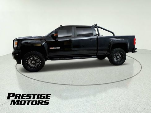 Used 2017 GMC Sierra 2500 SLT w/ All-Terrain HD Package AWD/4WD image 4