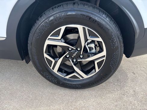 Used 2025 Kia Sportage LX image 29