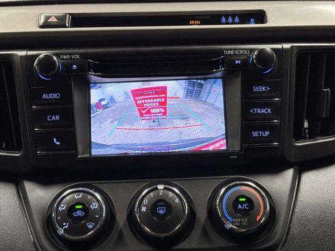 Used 2018 Toyota RAV4 LE AWD/4WD image 22