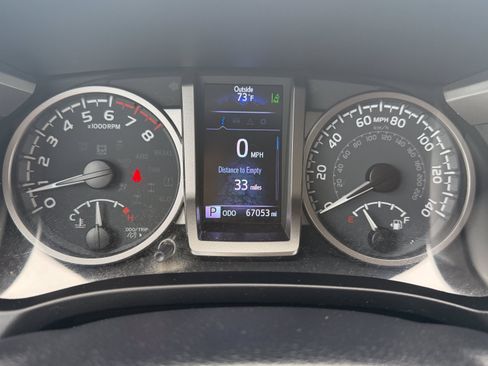 Used 2021 Toyota Tacoma SR5 AWD/4WD image 3