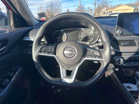 Used 2025 Nissan Altima 2.5 SR image 13