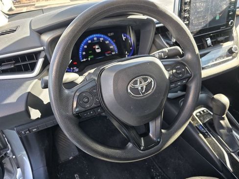 Used 2021 Toyota Corolla LE image 12
