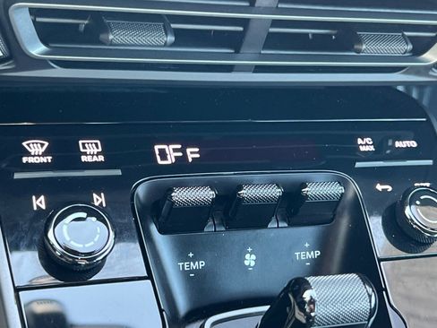 Used 2023 Porsche 911 Carrera image 16