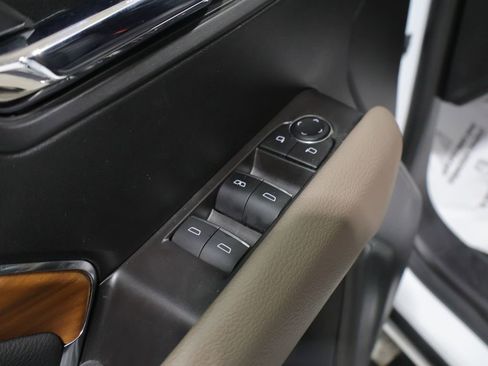 Used 2024 GMC Canyon Denali image 14