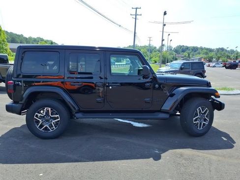 New 2026 Jeep Wrangler Unlimited Sahara AWD/4WD image 2