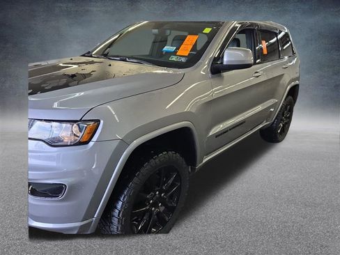 Used 2019 Jeep Grand Cherokee Altitude image 40