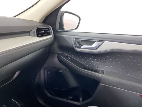 Used 2020 Ford Escape SE image 25
