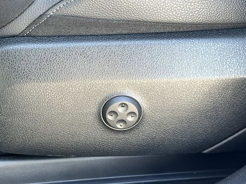 Certified 2025 Mercedes-Benz GLC 300 4MATIC image 21