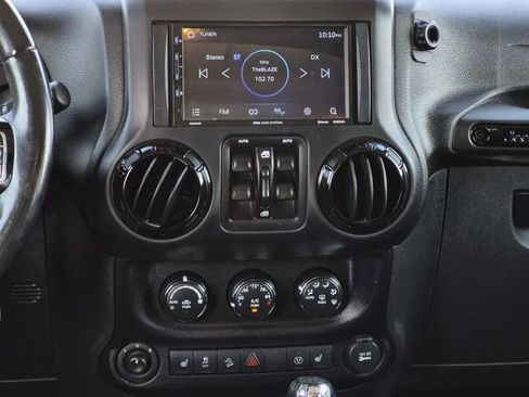 Used 2016 Jeep Wrangler Unlimited Sahara image 23
