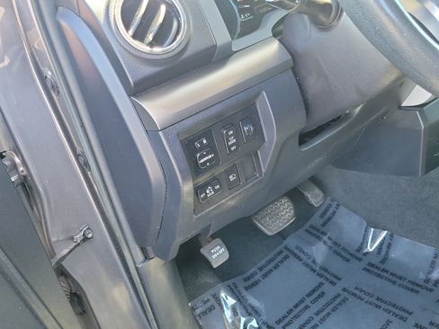 Used 2018 Toyota Tundra SR5 RWD image 19