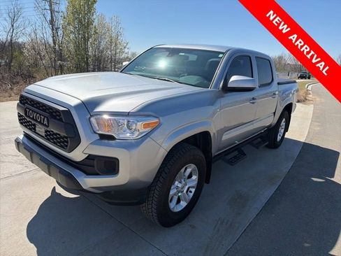 Used 2023 Toyota Tacoma SR image 11