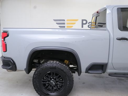 Used 2025 Chevrolet Silverado 2500 ZR2 w/ Technology Package image 10