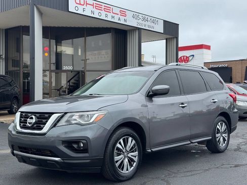 Used 2020 Nissan Pathfinder SV FWD image 1