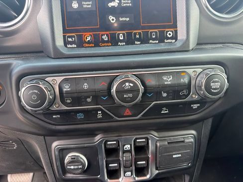 Used 2023 Jeep Wrangler Unlimited Rubicon 4xe w/ Cold Weather Group AWD/4WD image 15