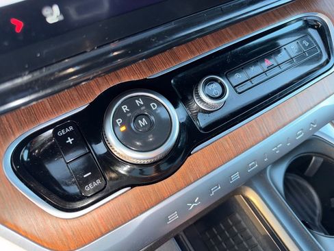 Used 2025 Ford Expedition King Ranch image 25