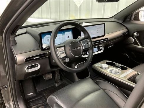 Used 2024 Genesis GV60 Advanced image 17