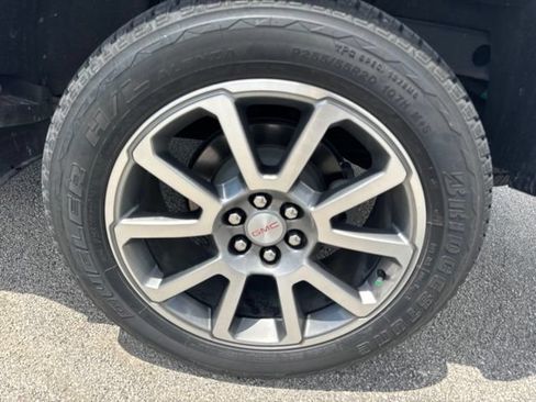 Used 2022 GMC Canyon Denali RWD image 12