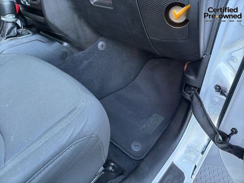 Used 2022 Jeep Gladiator Sport AWD/4WD image 32