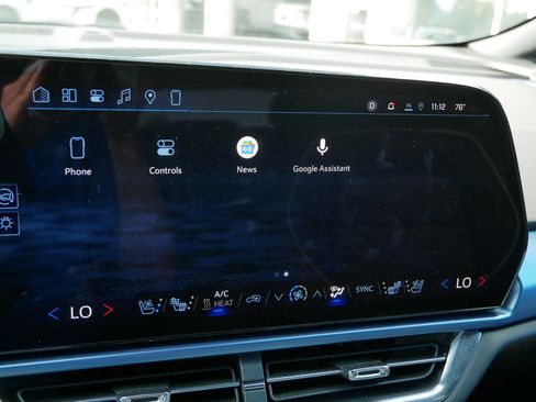 Used 2024 Chevrolet Equinox EV LT FWD image 16