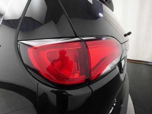 Used 2018 Chrysler Pacifica Touring-L w/ Tire & Wheel Group image 33