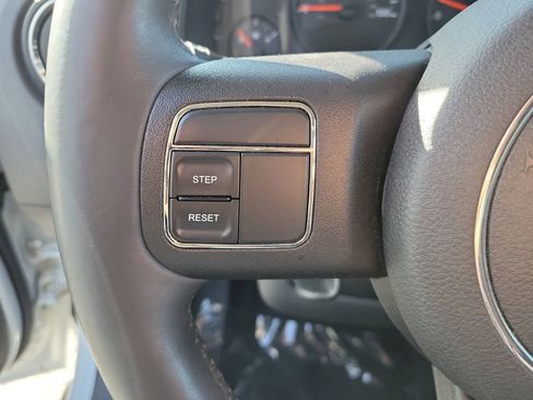 Used 2012 Jeep Patriot Latitude w/ Altitude Pkg image 27