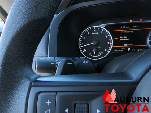 Used 2025 Nissan Pathfinder S image 12