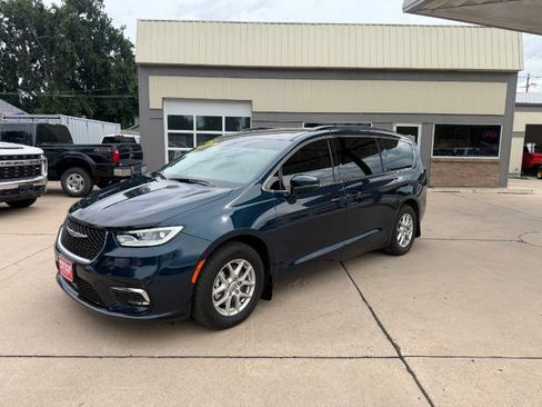 Used 2022 Chrysler Pacifica Touring-L FWD image 33