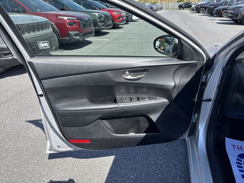 Used 2019 Kia Forte LXS FWD image 13