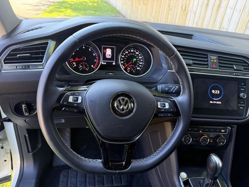 Used 2021 Volkswagen Tiguan SE AWD/4WD image 10
