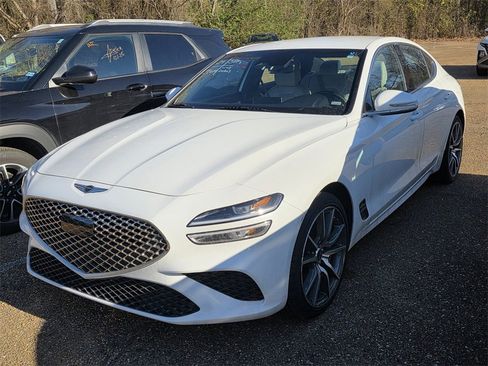 Used 2024 Genesis G70 2.5T image 3