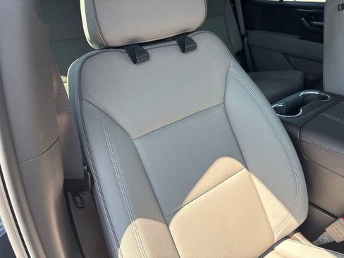 Used 2025 GMC Yukon Elevation w/ Technology Package AWD/4WD image 11