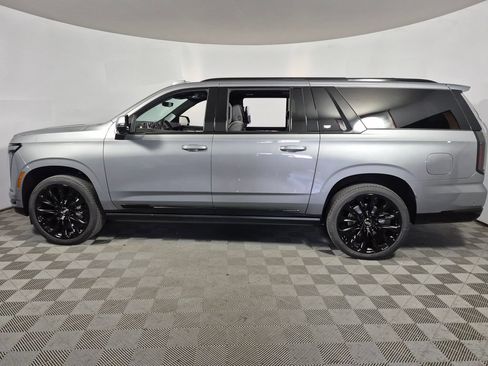 New 2026 Cadillac Escalade ESV Platinum Sport w/ LPO, ONYX Package AWD/4WD image 4