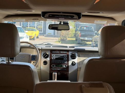 Used 2012 Ford Expedition XLT image 18