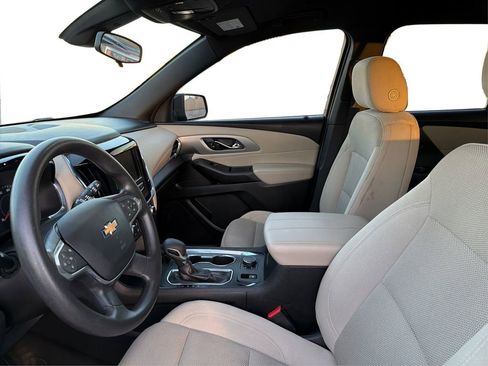 Used 2022 Chevrolet Traverse LS image 10