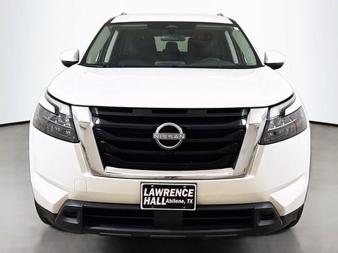 Used 2025 Nissan Pathfinder SV FWD image 2