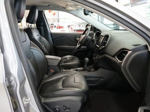 Used 2019 Jeep Cherokee Limited image 41