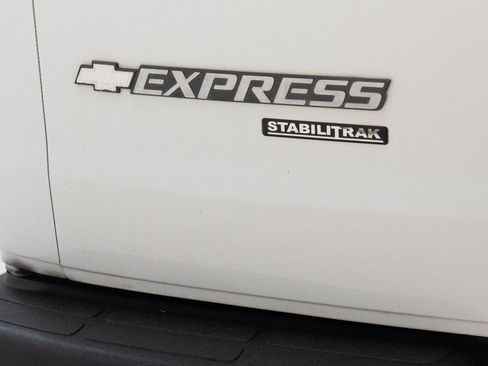 Used 2016 Chevrolet Express 2500 RWD image 18