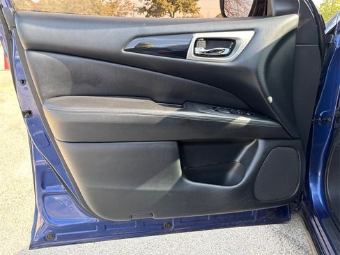 Used 2019 Nissan Pathfinder S image 20