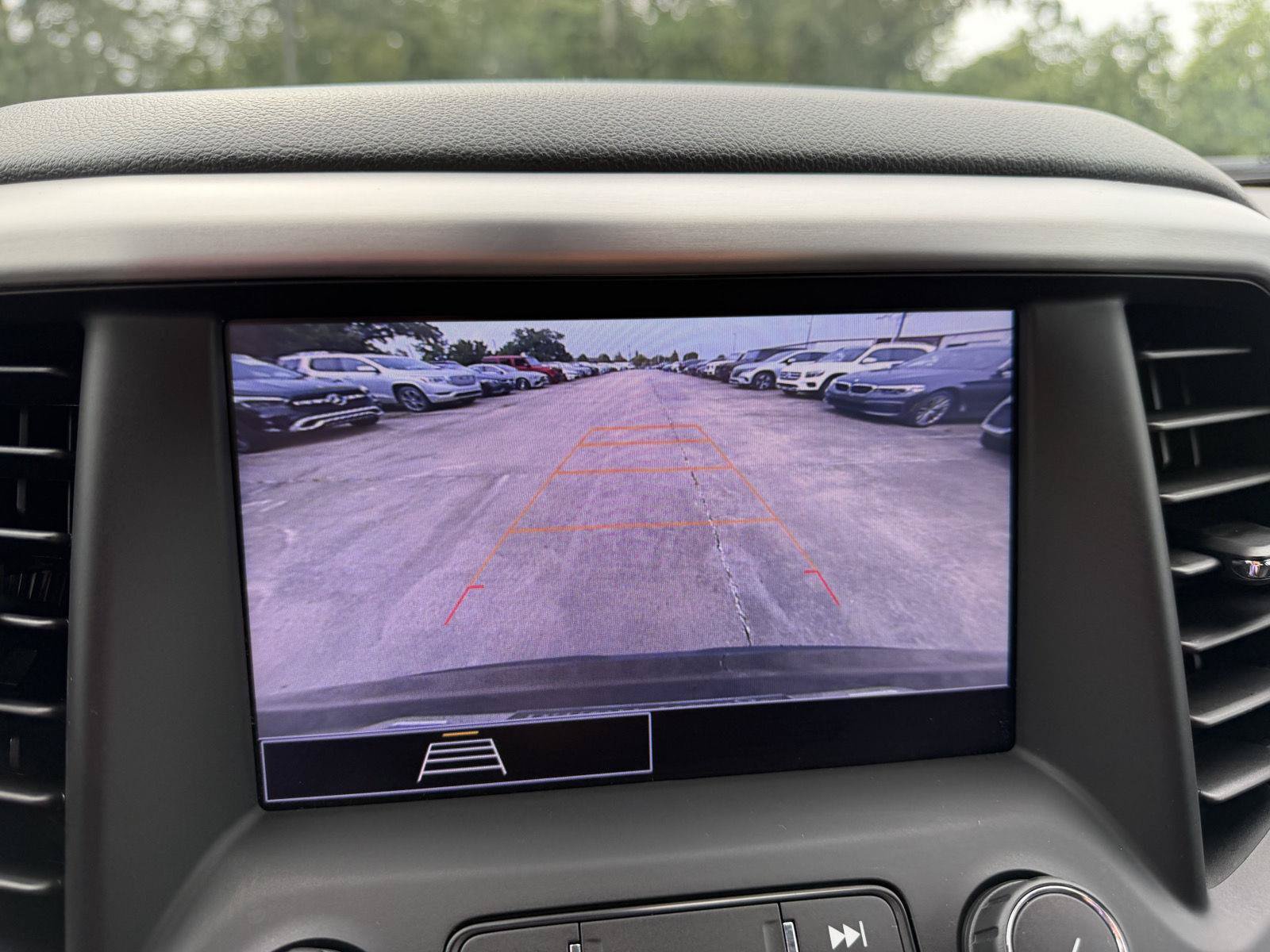 Used 2021 GMC Acadia SLE w/ Driver Convenience Package FWD image 14
