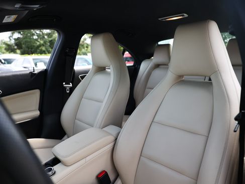 Used 2019 Mercedes-Benz CLA 250 image 10