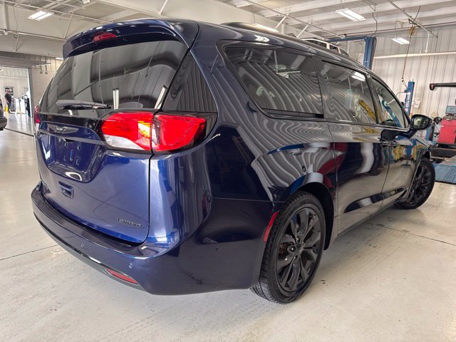 Used 2019 Chrysler Pacifica Limited w/ Advanced Safetytec Group FWD image 16