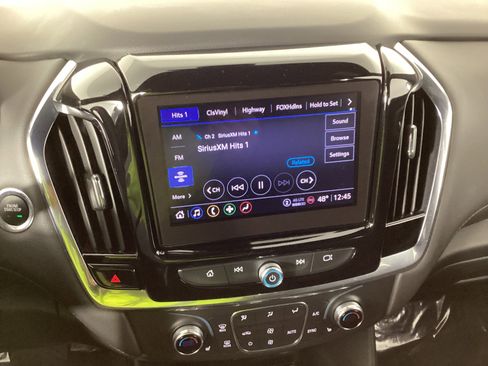 Used 2022 Chevrolet Traverse LT image 18