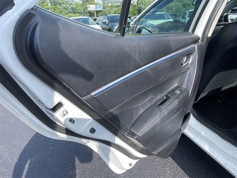 Used 2014 Toyota Corolla S image 21